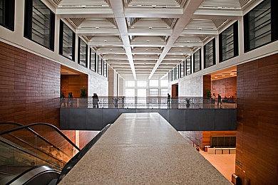 詹姆斯·古恩：更大规模的DC宇宙游戏作品正在开发中